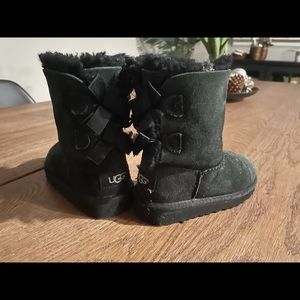 Toddler Bailey uggs size 9